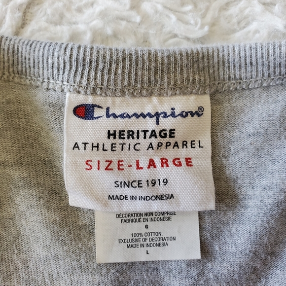 Champion Sweatshirt - Picture 4 of 5